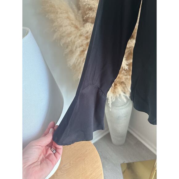 Boden Black Silk Blend Bell Sleeve V Neck Blouse Womens Size 2 Minimalist Top - Picture 4 of 7